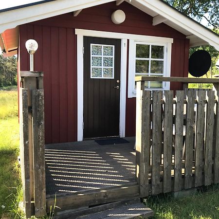 Bjoersjoeas Vildmark - Small Camping Cabin Close To Nature Olofstorp Экстерьер фото